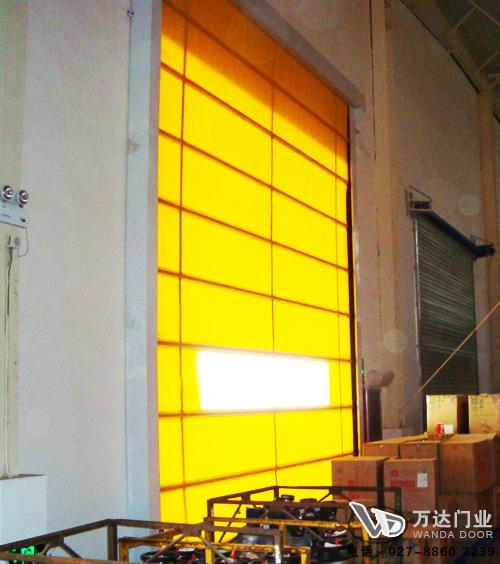 沿河工厂堆积门